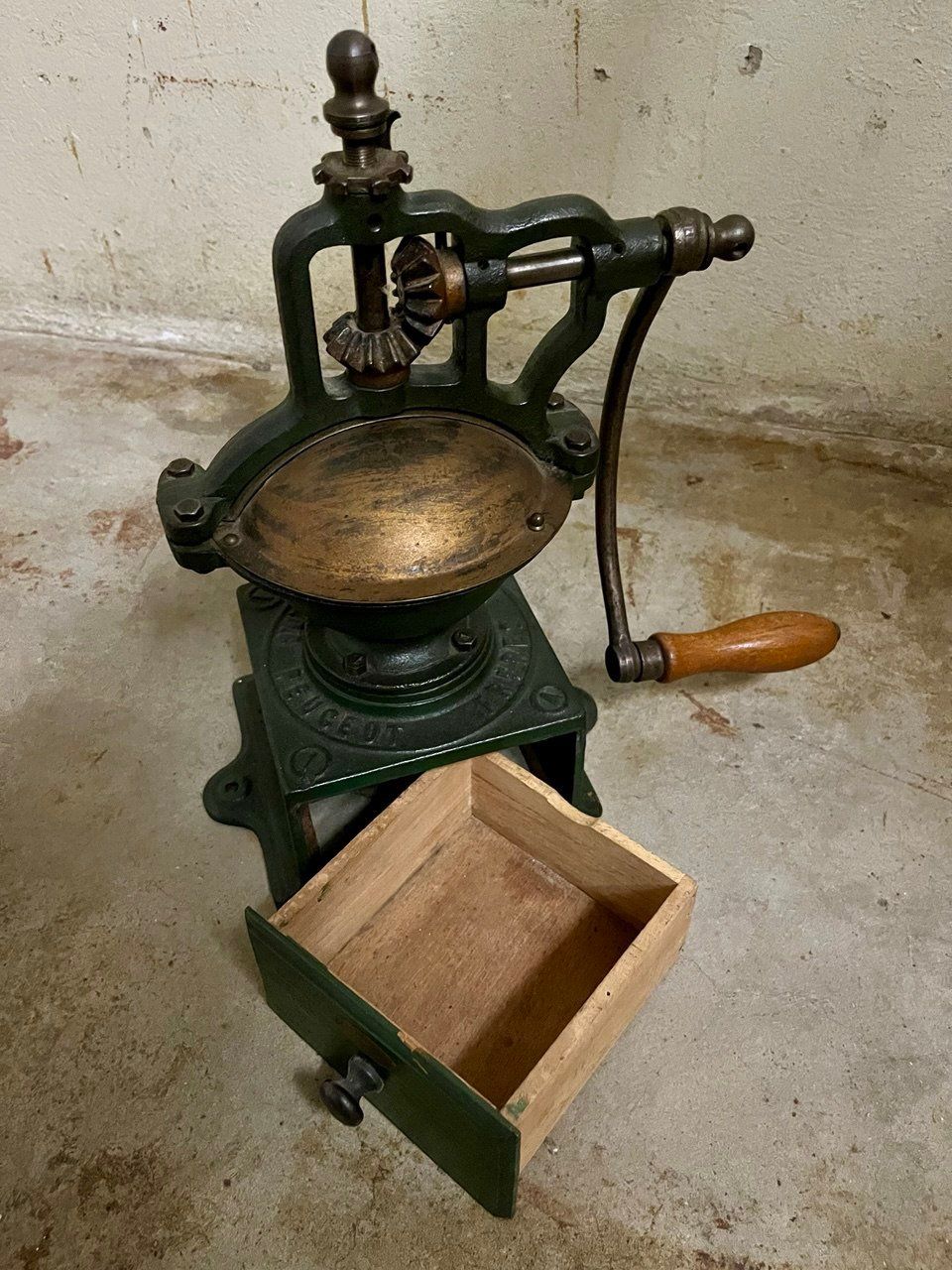 Macchine per caffè & Macchine per espresso: Machine à café PEUGEOT FRERES vintage – Usato da Corcelles-près-Payerne venduto da Elkat 1