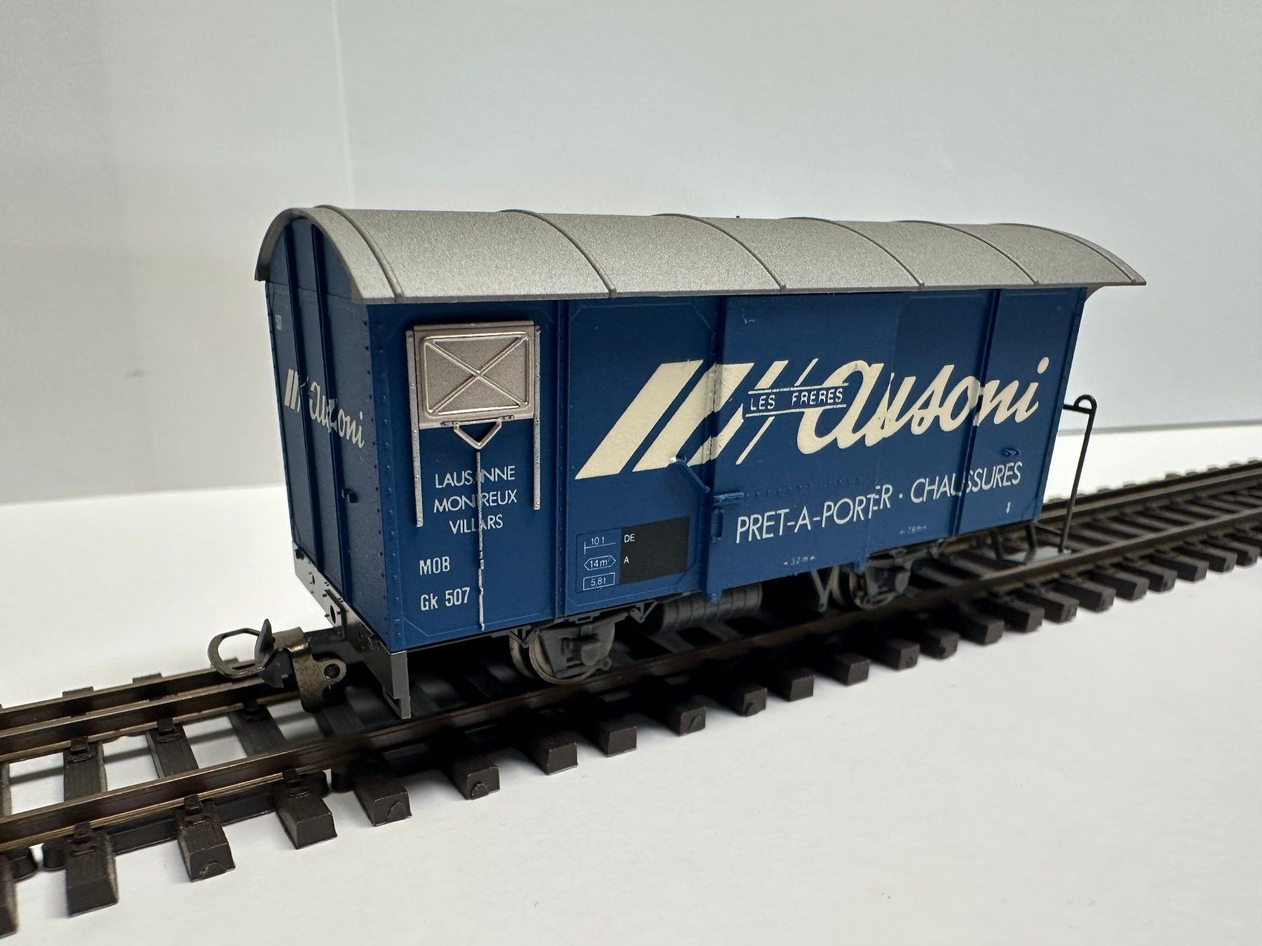 Bemo Modellini di ferrovie: Bemo - MOB Gk 507 - Gedeckter Güterwagen "Ausoni" – Nuovo e nell'imballaggio originale da Domat/Ems venduto da mmx4001