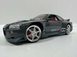 Nissan Skyline GT-R R34 1:18, grau, MUSCLE MACHINES