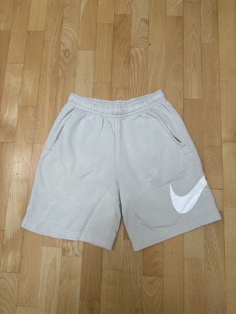 Nike Swoosh Shorts in beige / Grösse S