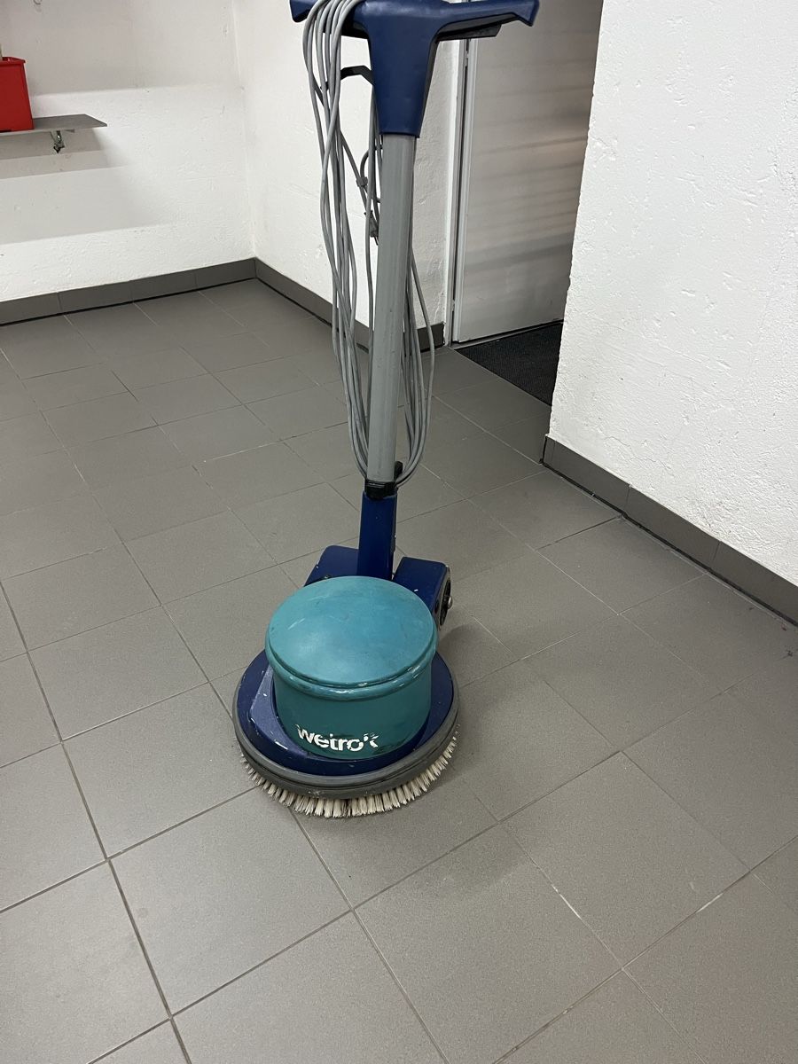 Wetrok Tutte le macchine: Wetrok Bodenmaschine – Usato da Neerach venduto da fuz_8d7l 2