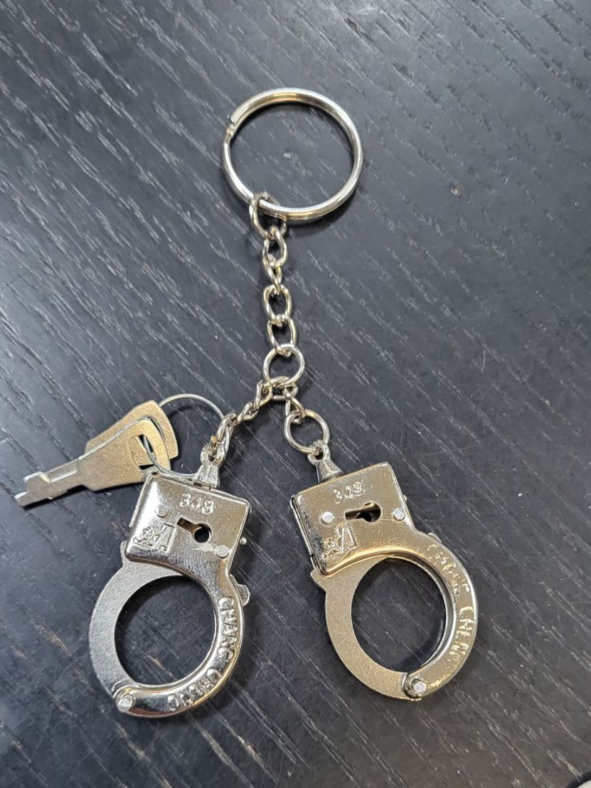 Portachiavi: Handschelle Schlüsselanhänger, Neu – Nuovo (secondo la descrizione) da Figino venduto da MabaStore24