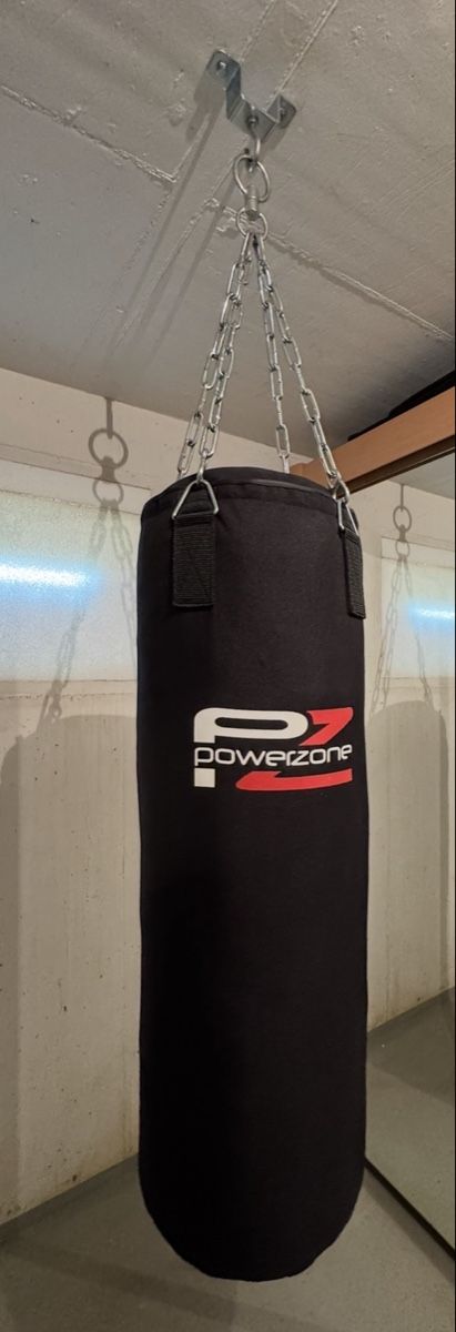 Powerzone Sacchi da boxe: Boxsack Powerzone mit Aufhängung und Boxhandschuhe Set – Usato da Mellikon venduto da Horacio77 1