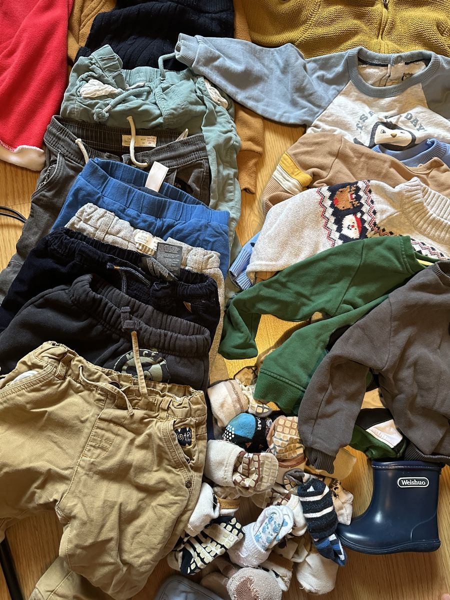 Lotti & Set di vestiti: Jungen Kleiderpaket Gr. 86 Herbstwinter – Usato da Münsingen venduto da Secondhand89 1