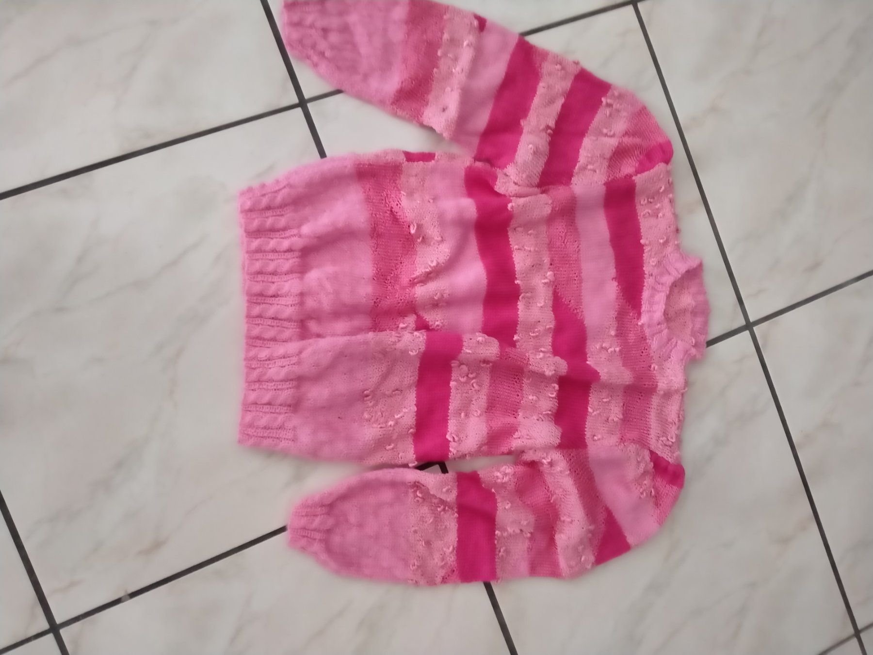Maglioni & Felpe: Pull fait main rose neuf – Usato da Veytaux venduto da Christianelucie