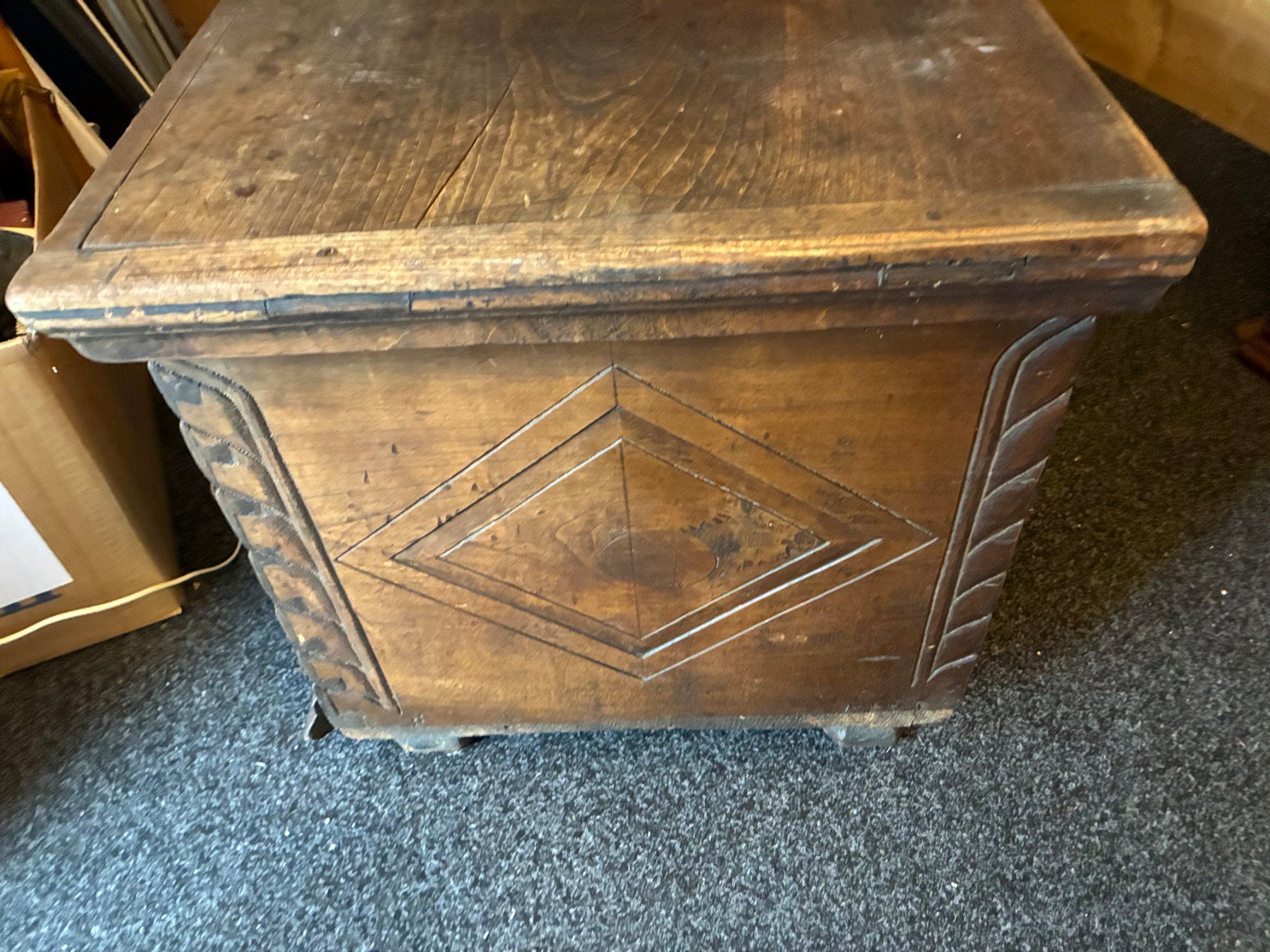 Coffres: Antike Holztruhe mit Klappdeckel – D'occasion à Luzern par Elgordo7 2