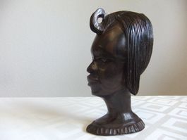 Frauenkopf handgeschnitzt, Bafut Kamerun