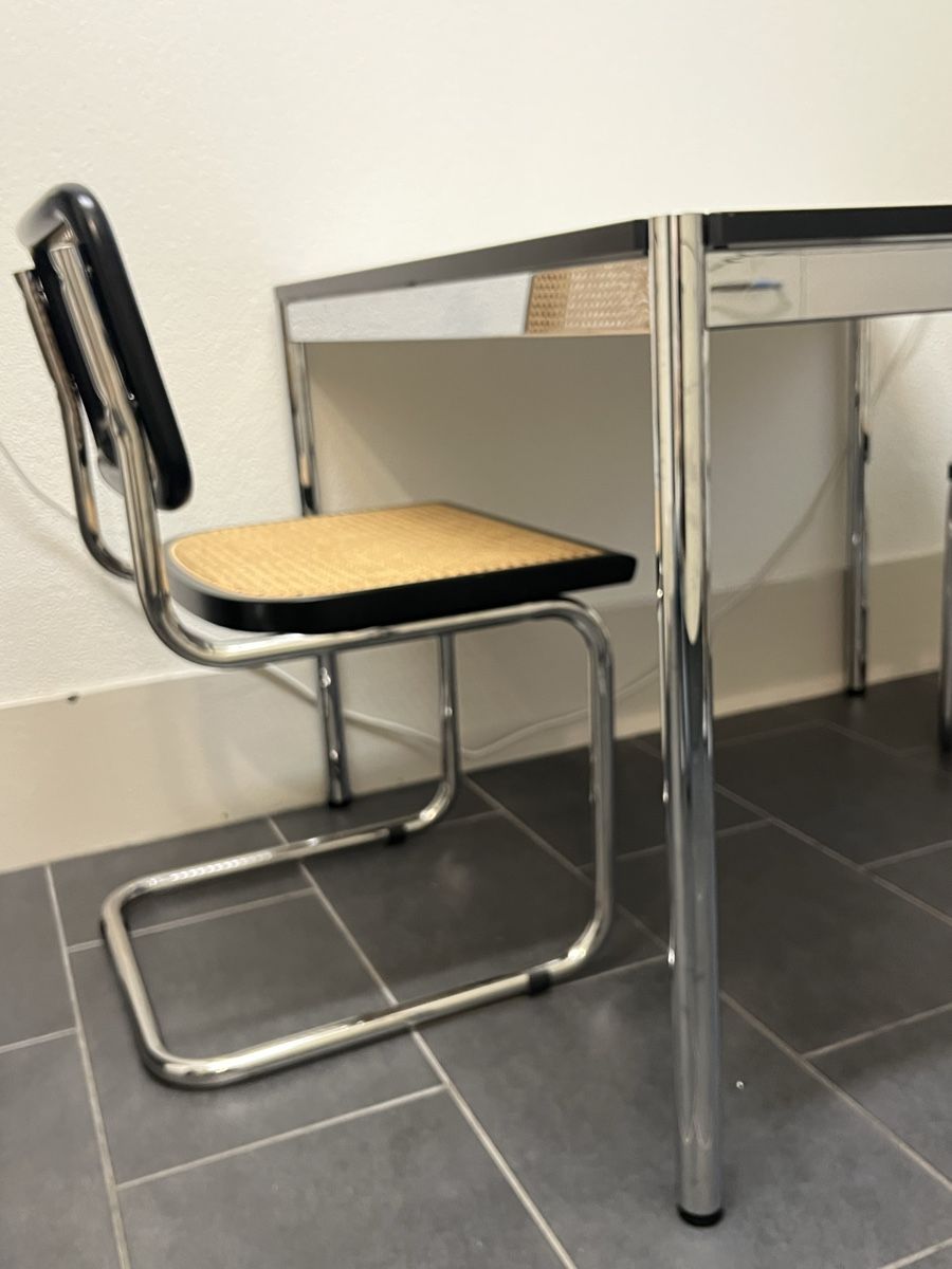 USM Scrivanie: USM Tisch Weiss 100x100 – Usato da Zürich venduto da Valentina_Patricia 2