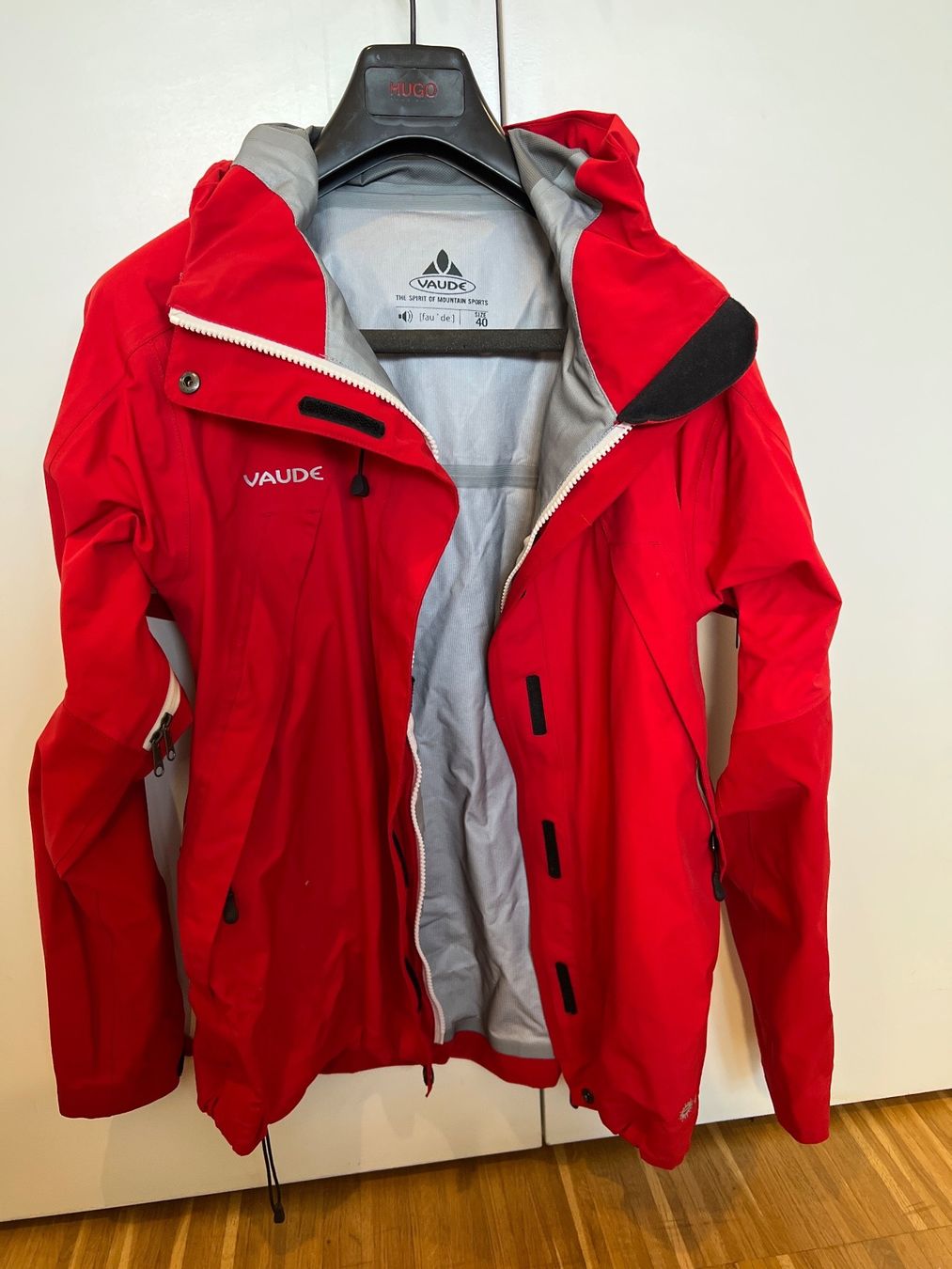 Vaude Jacken: Vaude Damen Jacke – Gebraucht aus Menzingen von Dali2504