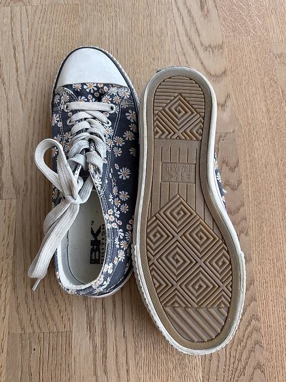 Schuhe für Mädchen: Stoffschuhe Blumen Gr.37 – Gebraucht aus Schüpfen von norge84 2