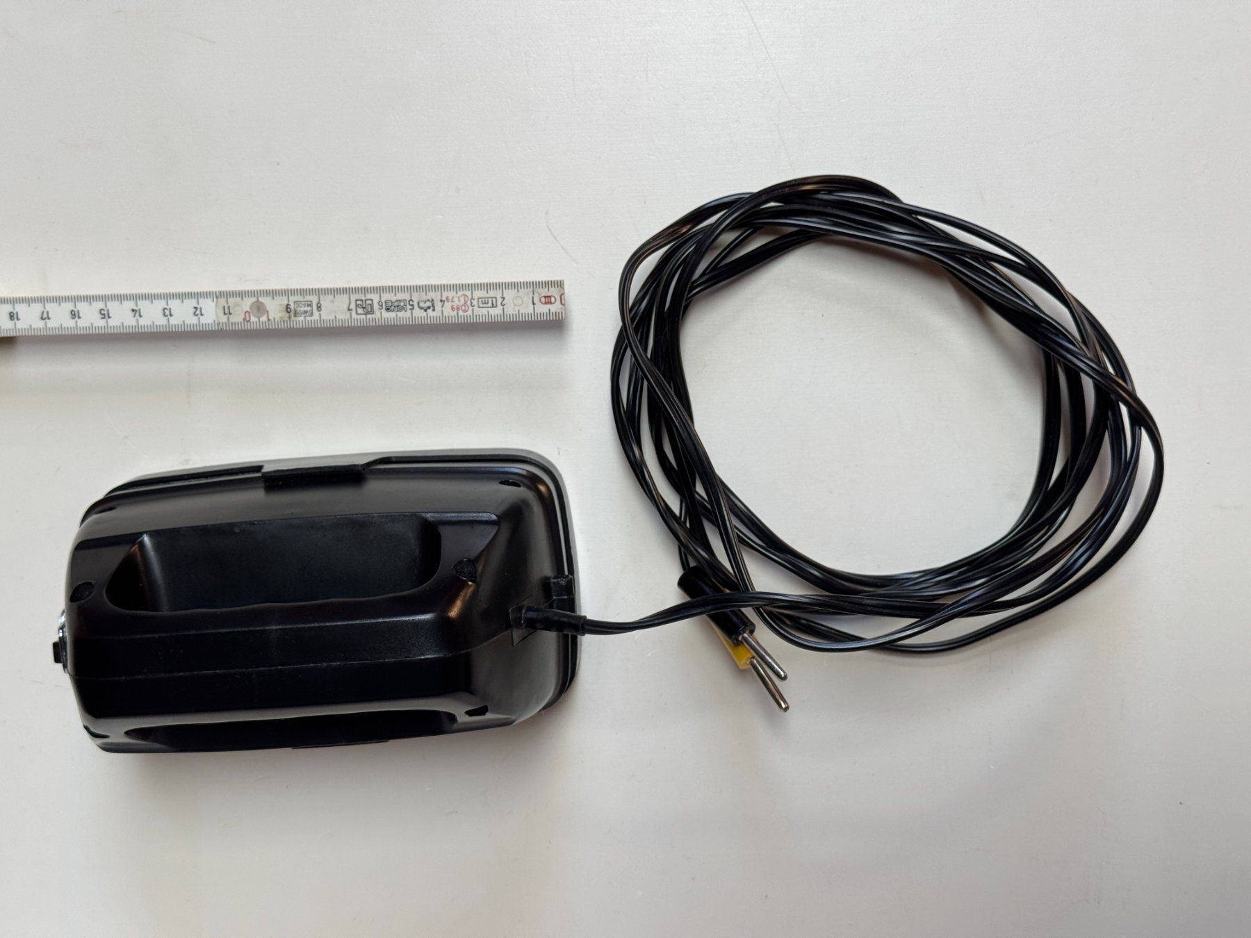 Scheinwerfer: Handlampe 12 Volt = – Gebraucht aus Ins von Revue-1000 1