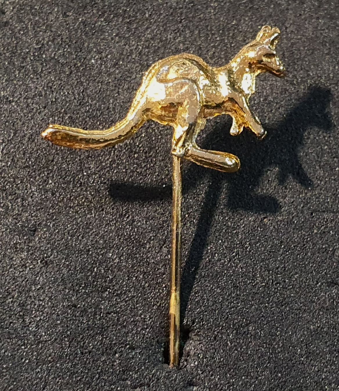 Plaketten & Abzeichen: Y151 - Anstecknadel Känguru – Gebraucht aus Reinach BL von Boston-Verkauf 2