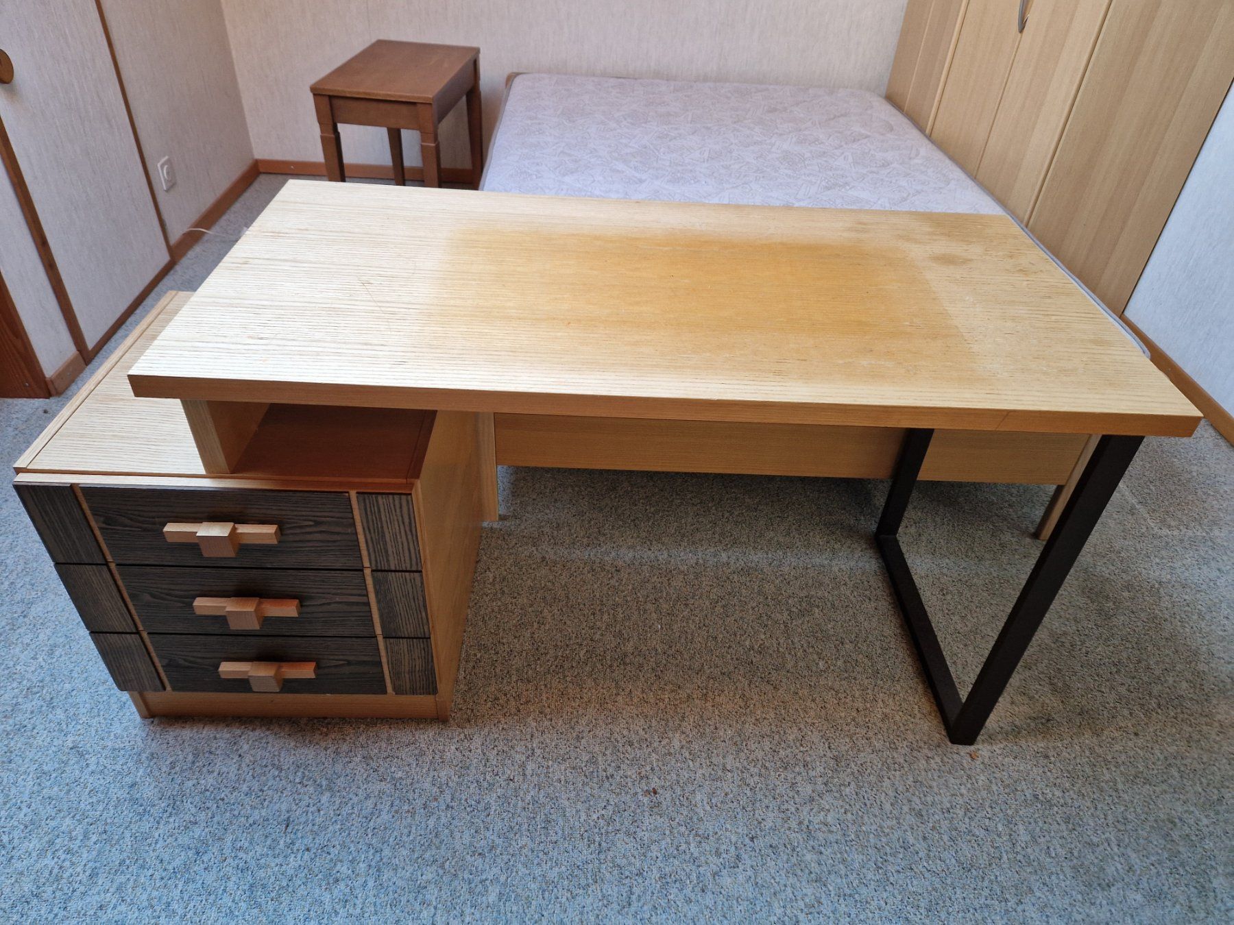 Pfister Scrivanie: Moderner Schreibtisch aus Holz – Usato da Gelterkinden venduto da bsag78 2