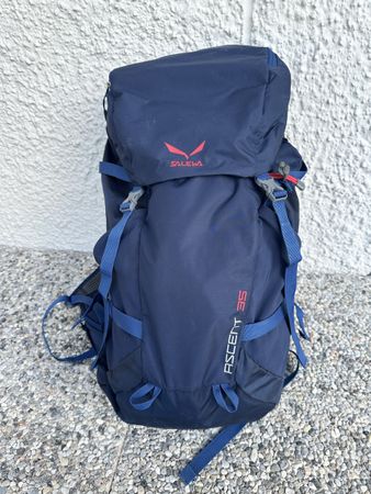Salewa Ascent 35 Rucksack dunkelblau mit Regenhülle guter Zu