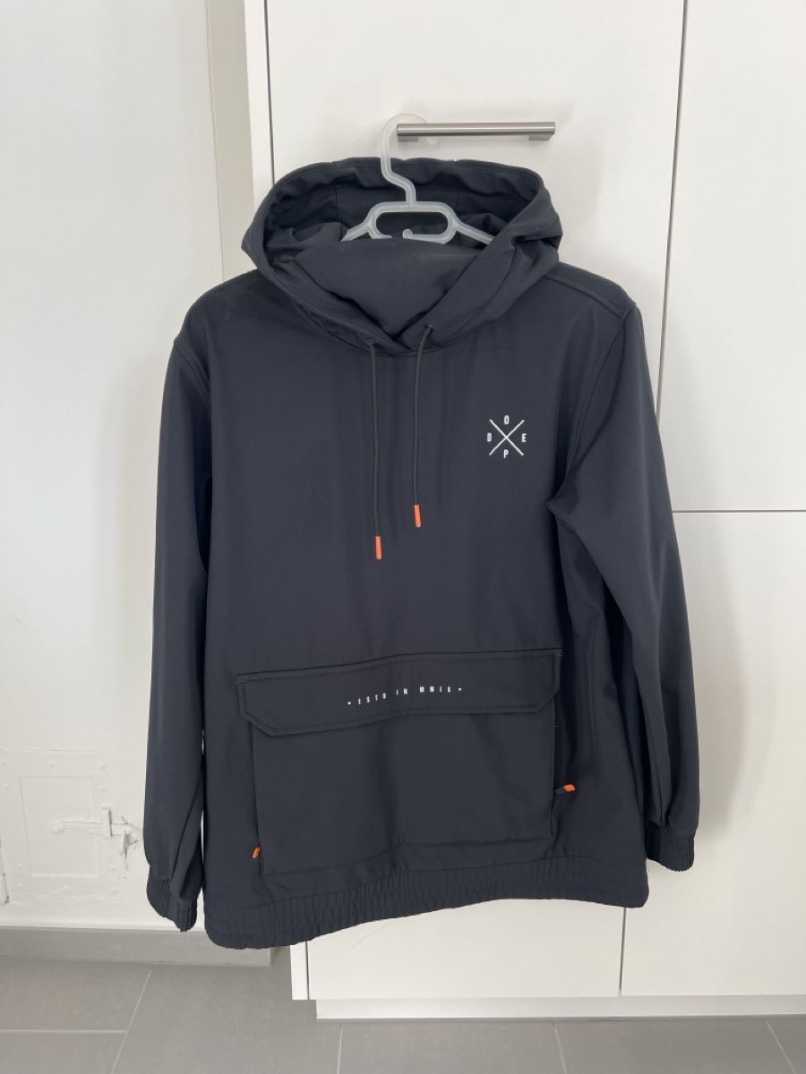 Dope Giacche: Softshell Hoodie Dope – Usato da Seewis-Schmitten venduto da Andrea_1994