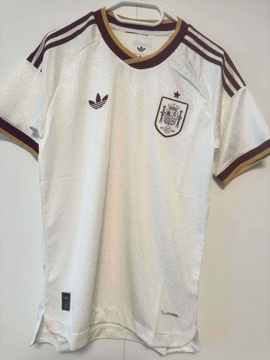 Leibchen & Hosen: Spanien Trikot – Neu (gemäss Beschreibung) aus Gossau SG von nandoo