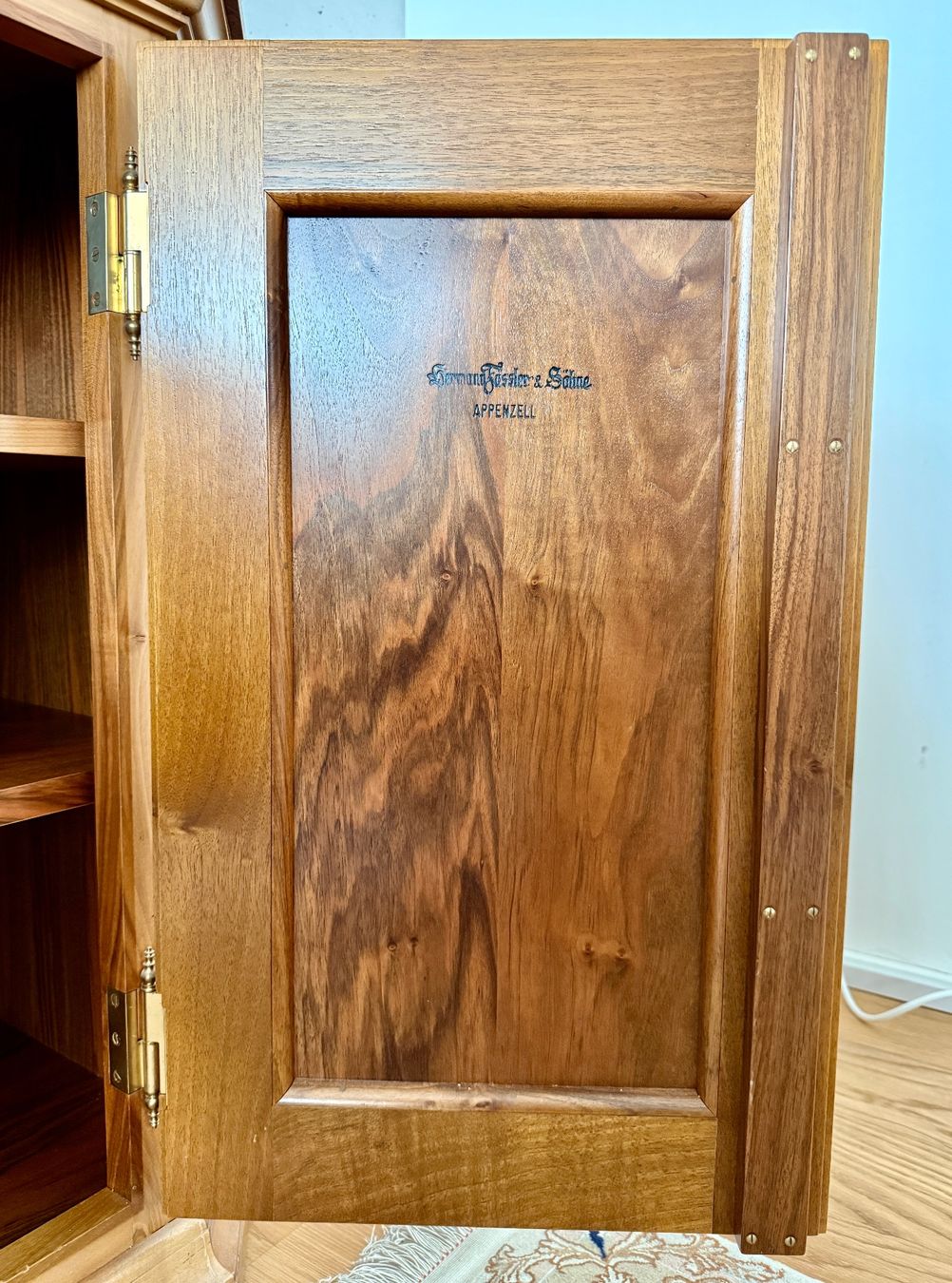 Credenze: Designer Sideboards aus Holz / "Appenzeller Möbel" – Usato da Brütten venduto da Brummer 3