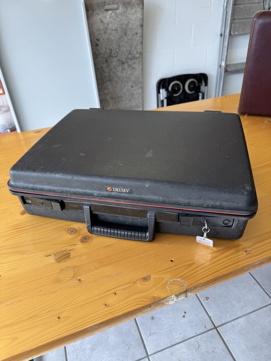Delsey Valigie: Aktenkoffer Delsey, schwarz – Usato da Kloten venduto da carro49