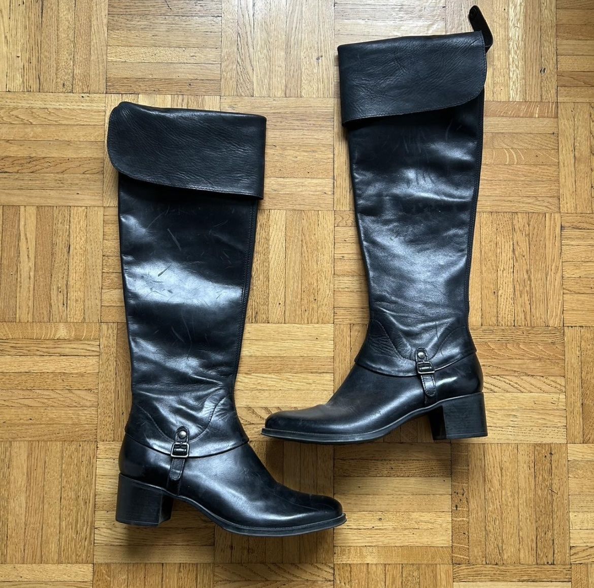 Scarpe da donna: Black leather knee high boots – Usato da Pully venduto da car_rwv6
