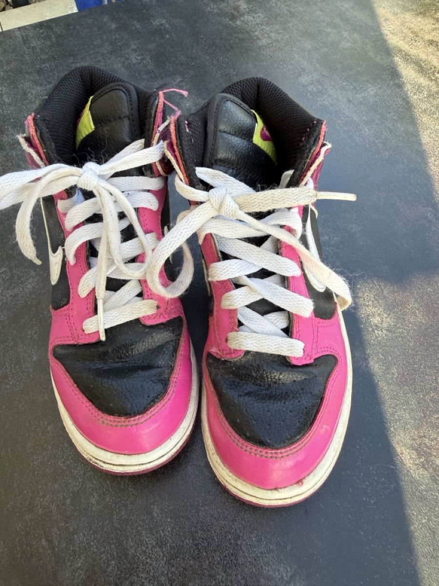 Nike Scarpe per ragazze: Basket Nike taille 31  – Usato da Blonay venduto da Simba1094