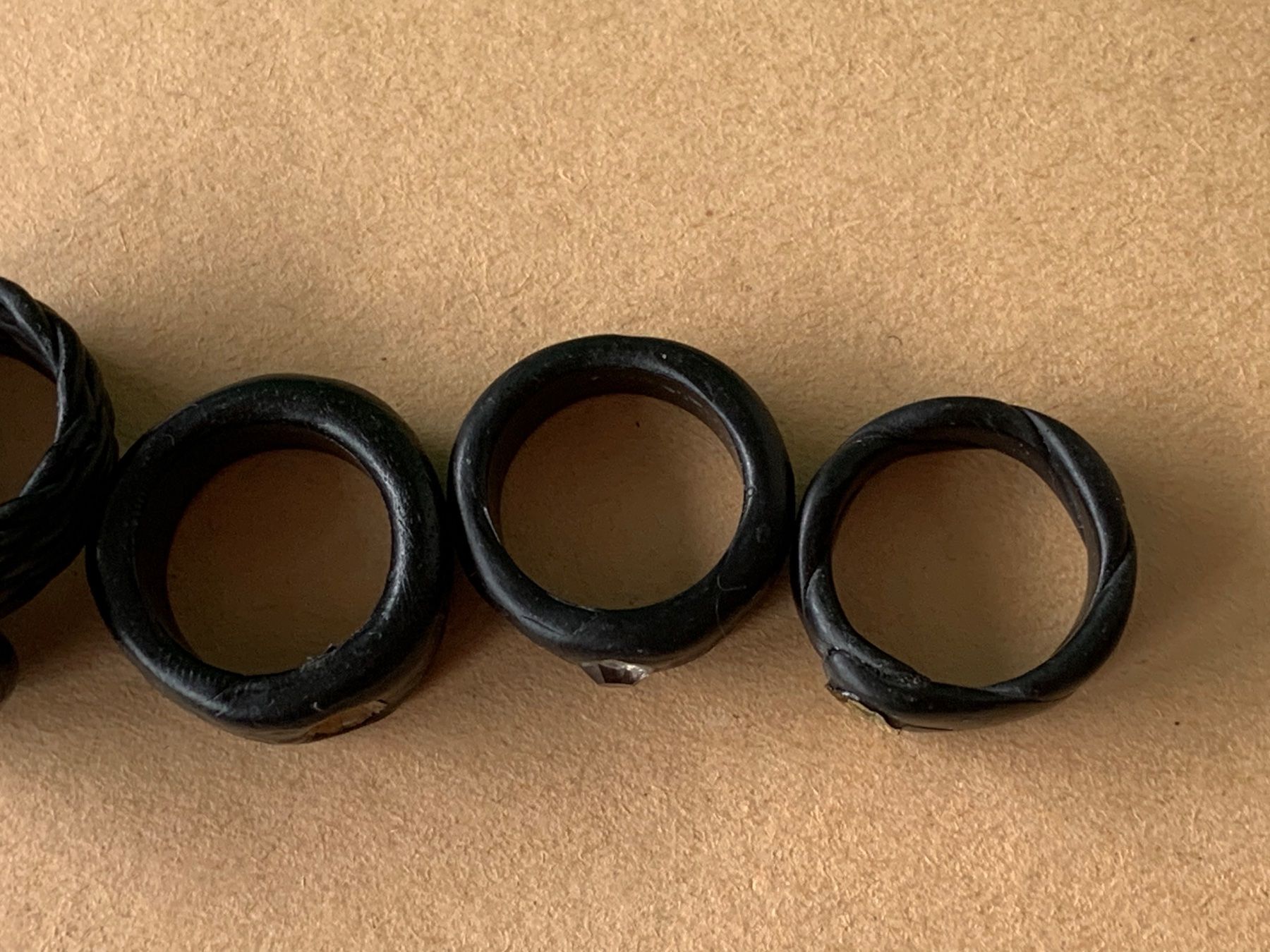 Anelli: mehrere Lederringe – Usato da Laufen venduto da Bellavitaboom 4