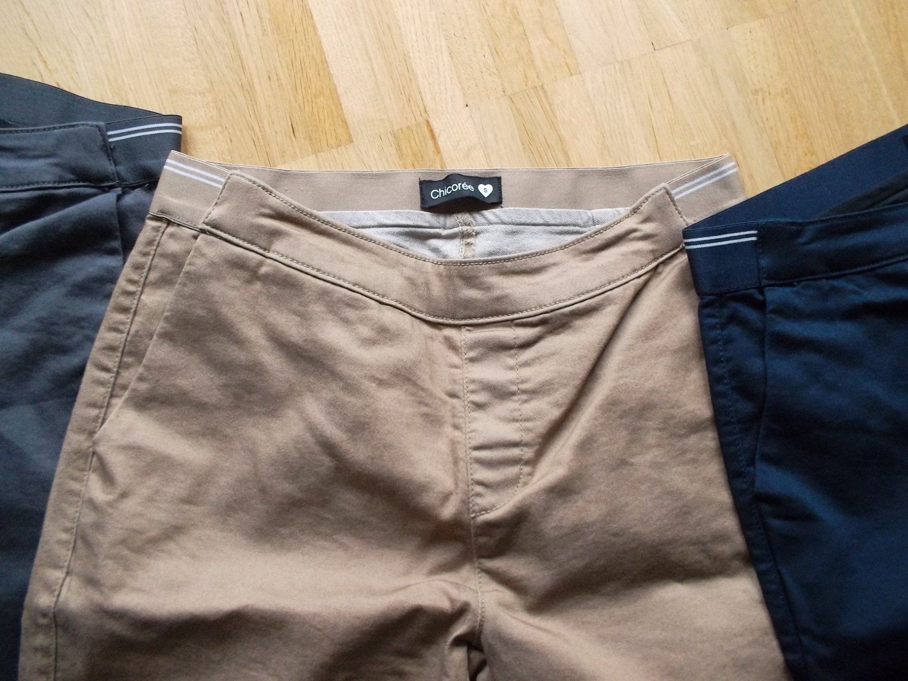 Pantaloni: 3 HOSEN GR. 36/S VON CHICOREE – Nuovo (secondo la descrizione) da Zofingen venduto da Felpa 2