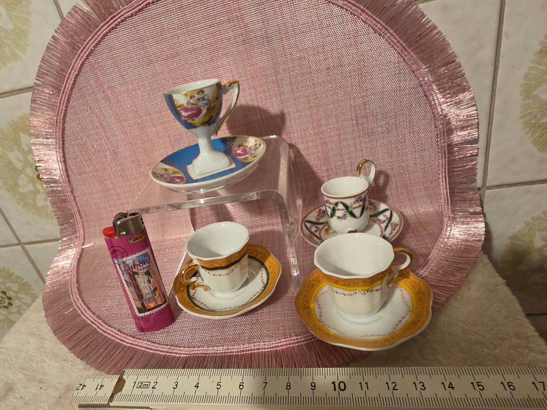 Tassen: Ensemble de 4 tasses miniatures pour collection – Neu (gemäss Beschreibung) aus Genève von BruceKampbell
