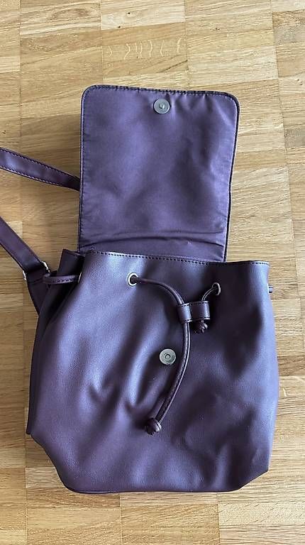 Rucksäcke: Kunstleder-Rucksack dunkel-lila – Gebraucht aus Basel von R__Mueller 1