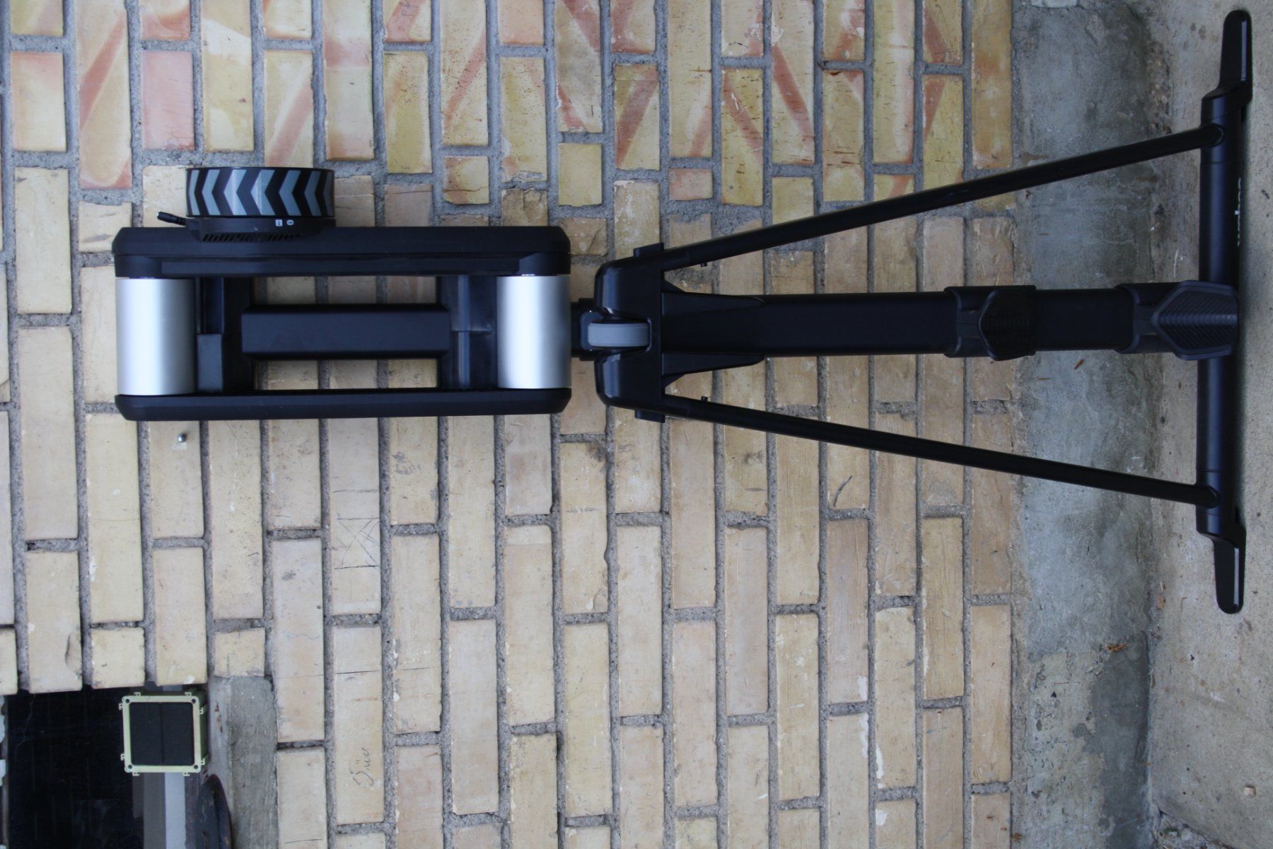 Wahoo Hometrainer: KICKR ROLLER WAHOO – Usato da Wauwil venduto da Pneuedy 7