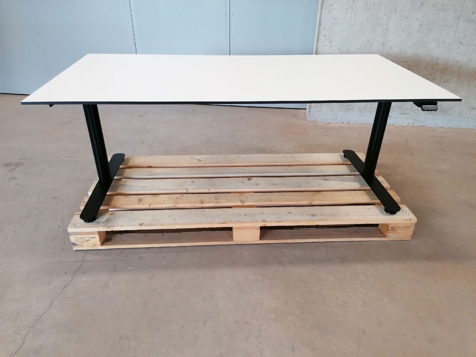Scrivanie: Sitz Stehtisch Line Desk Rondo – Nuovo (secondo la descrizione) da Schleitheim venduto da Hotpoyo