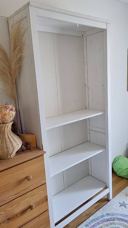 Regale: Bücherregal weiss – Gebraucht aus Münchenstein von vik_6btb