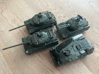 Kit di modellismo & Modellini statici: 4 Modellpanzer Solido AMX -30 Kampf / Berge + Flak selten – Usato da Wohlenschwil venduto da Tirpiz 2