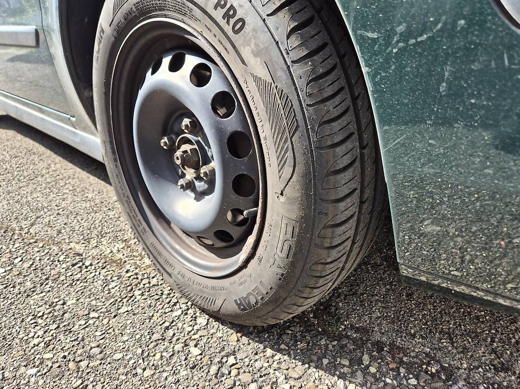 Autos: Volvo V40 mit MFK – Gebraucht aus Münchenstein von last-minute- 1