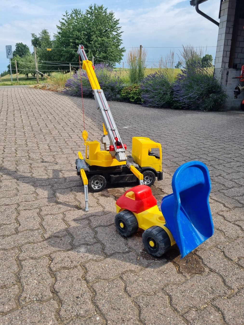 Spielzeuge: Kran mit Muldenkipper – Gebraucht aus Dürnten von BiniaR 3