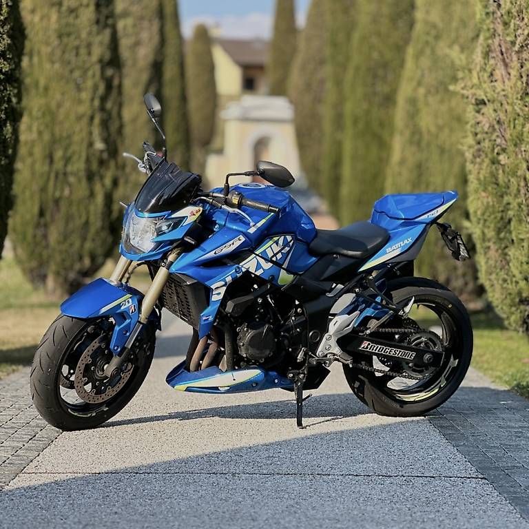 Strasse: Suzuki GSR 750 – Gebraucht aus Lugano von perinigeo 3