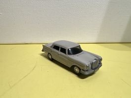 Wiking Mercedes 220 Heckflosse 1/87