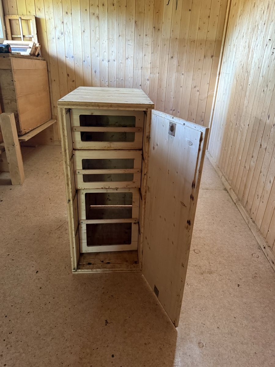 Ruchers: Schweizerkasten Hinterbehandlung – D'occasion à Cham par ReUse_and_ReCycle