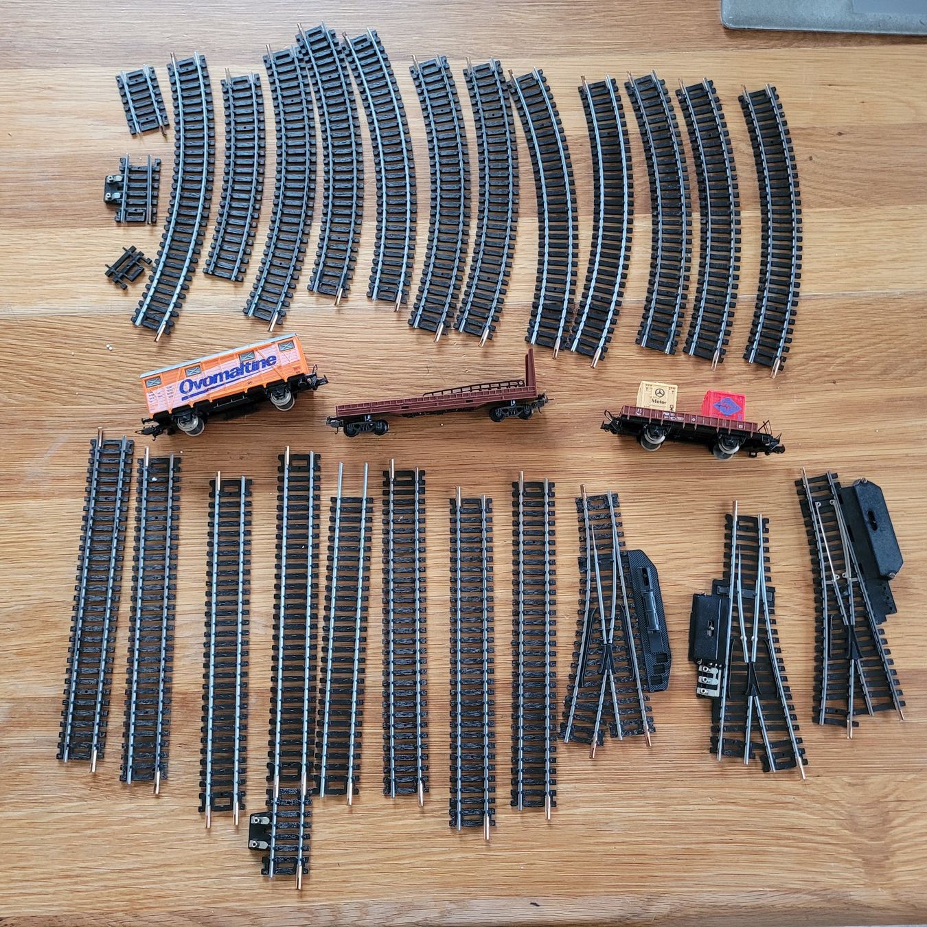 Lima Modelleisenbahnen: Lot De Rails Lima + Wagon Divers Marchandise – Gebraucht aus Reconvilier von itzlittlerabbit