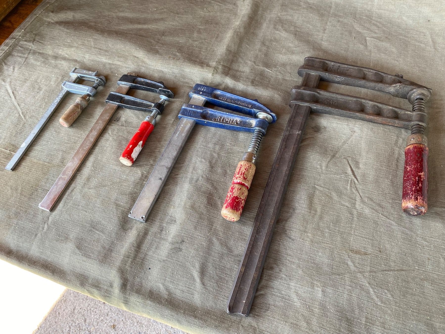 Tutti gli attrezzi: 4 alte Schraubzwingen – Usato da Feldbach venduto da Olive1 3