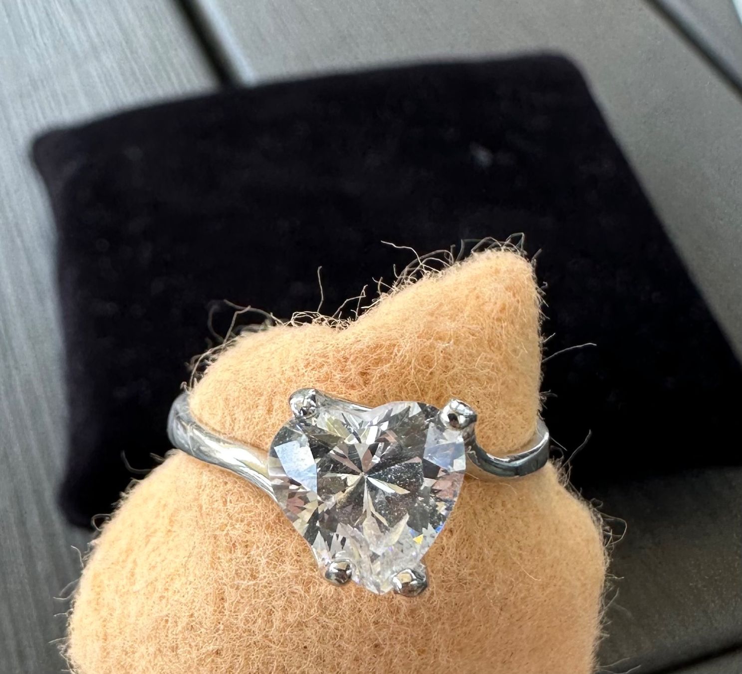 Anelli: Ring mit Zirkonia Stein Herz, Silber 925m – Usato da Winterthur venduto da AngiDi