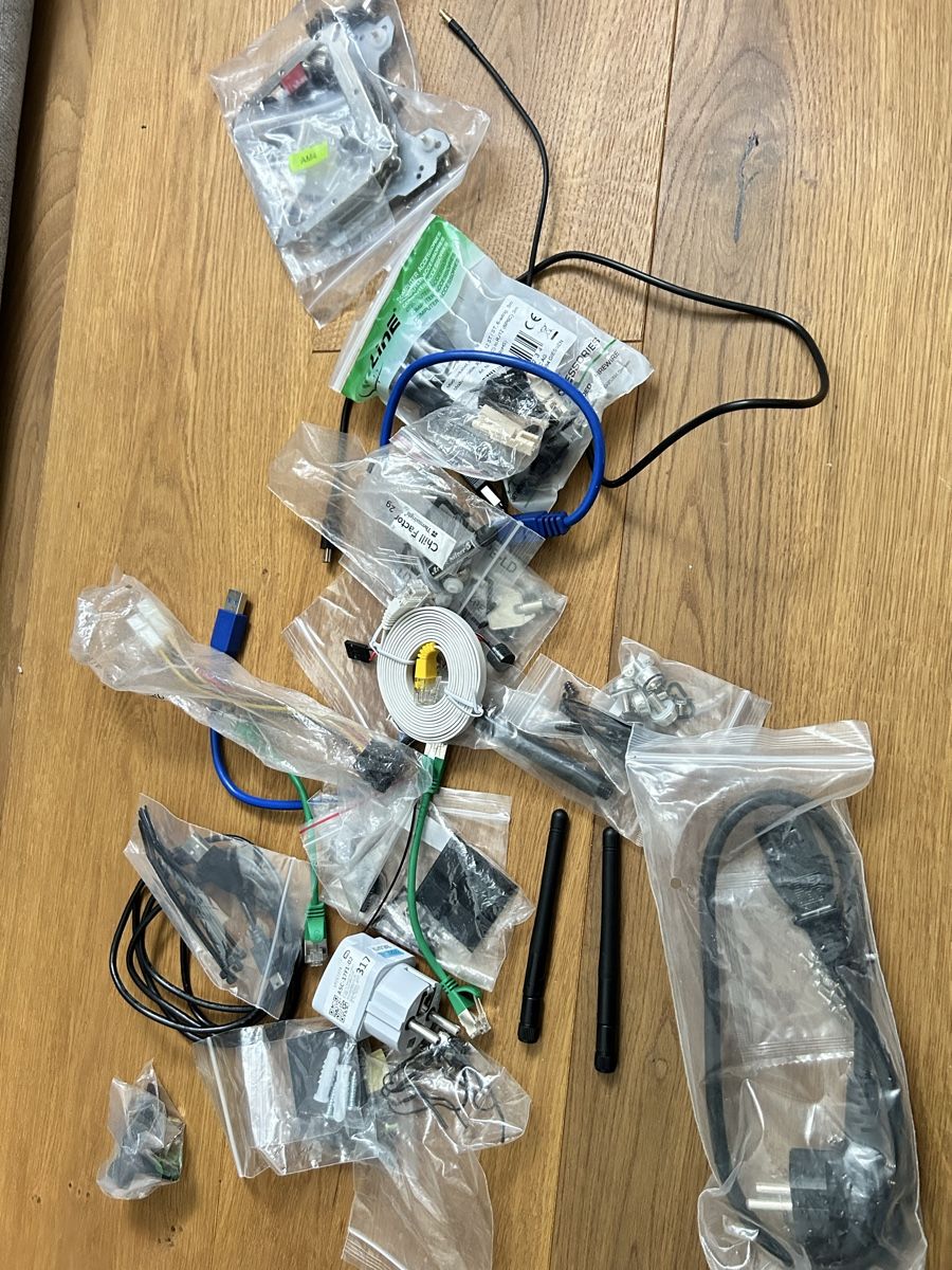 PC: Diverse PC-Teile: Kabel, Adapter, Schrauben u.v.m. – Usato da Pratteln venduto da andi1977 2