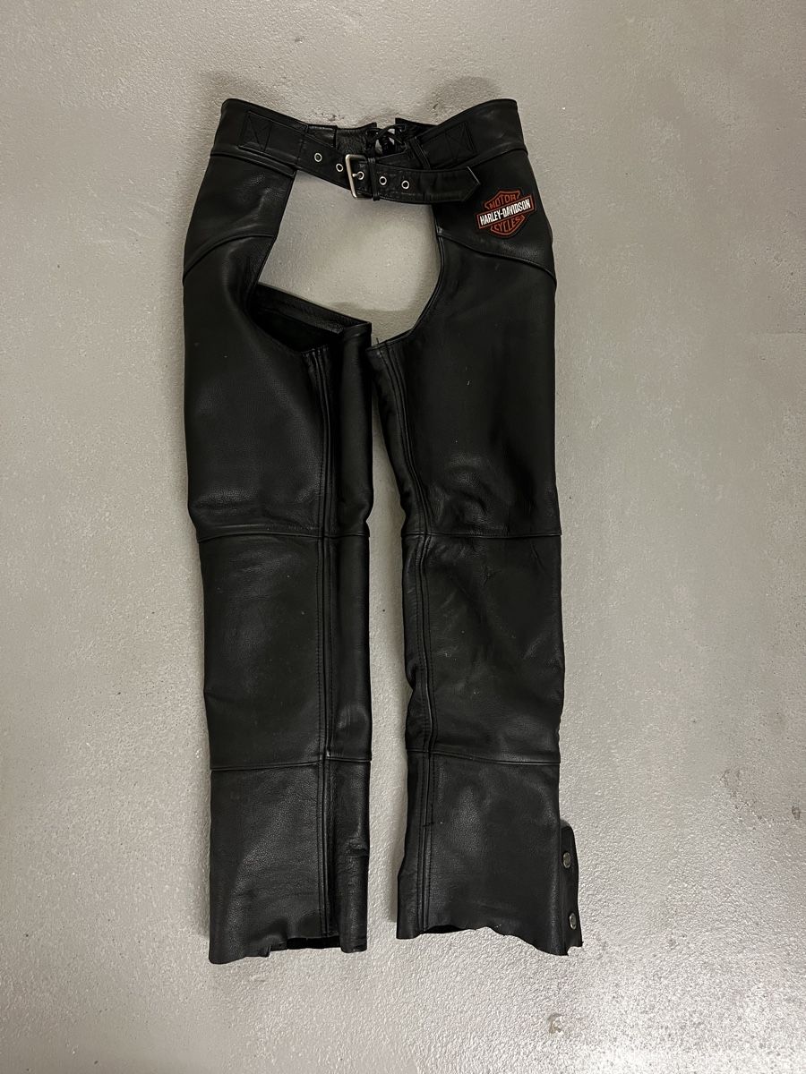 Harley-Davidson Pantaloni: Harley-Davidson Leder Chaps Schwarz Grösse L gebraucht – Usato da Cham venduto da ingold_a