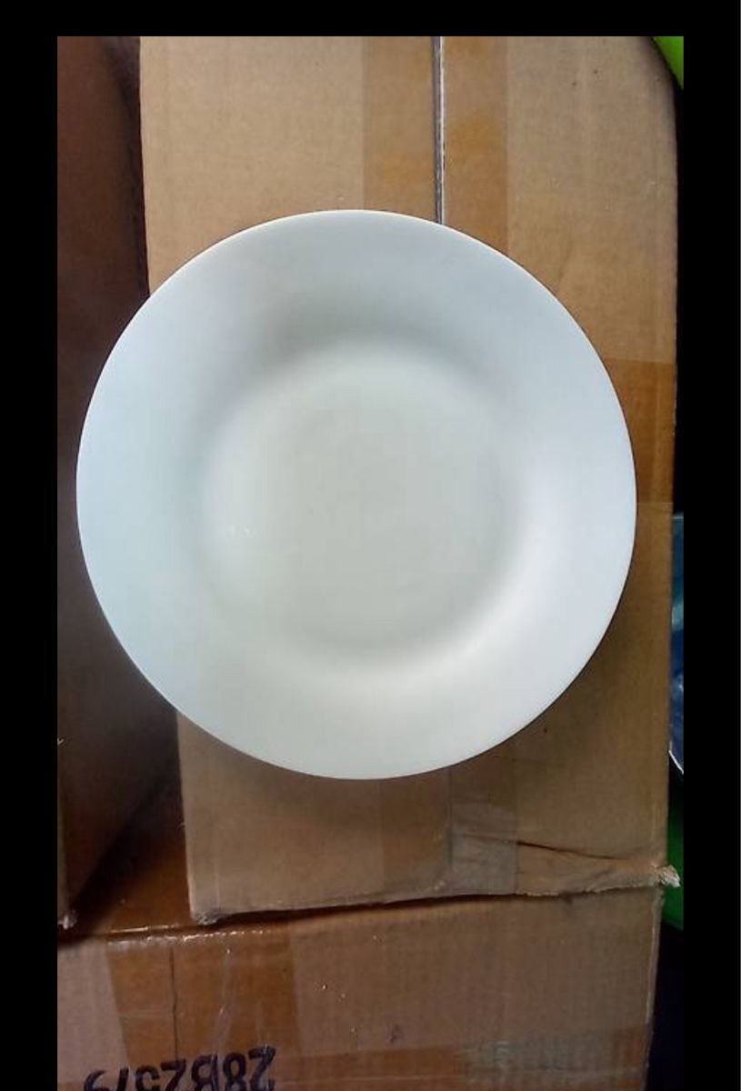 Piatti: 60 Teller, weiss, 17 cm Durchmesser, neu und ovp – Nuovo e nell'imballaggio originale da Wiler b.Utzenstorf venduto da Haletopp72