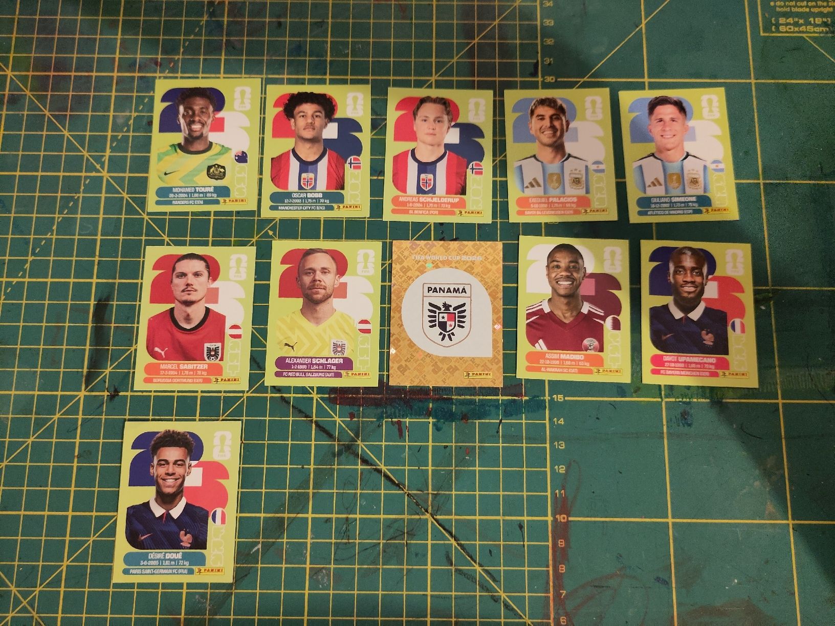 Panini Cartes à collectionner: Panini WM 2022 Sticker Einzelkarten – Neuf (Voir description) à Widnau par ognob 3