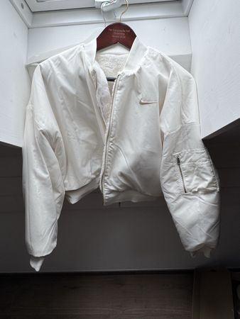 Nike reversible Bomberjacke, aWinter-Must-have in Weiss, G