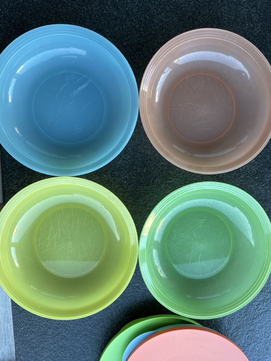 Tupperware Piatti: 4 Picknick-Teller von Tupperware mit Deckel – Usato da Basel venduto da Faultier 3