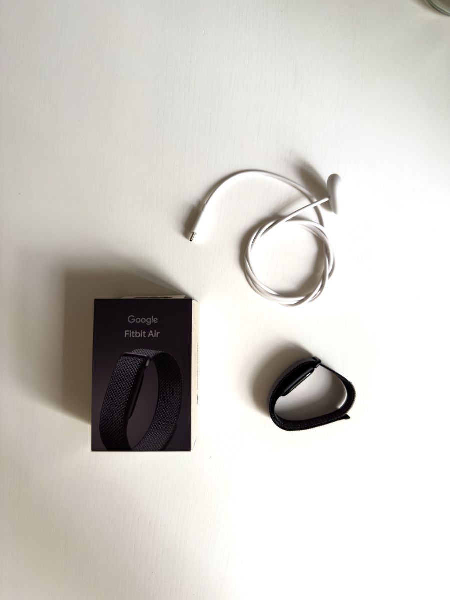 Fitbit Smartwatch: Google Fitbit Air Obsidian (Schwarz) – Nuovo (secondo la descrizione) da Flamatt venduto da Therealnils.e 1