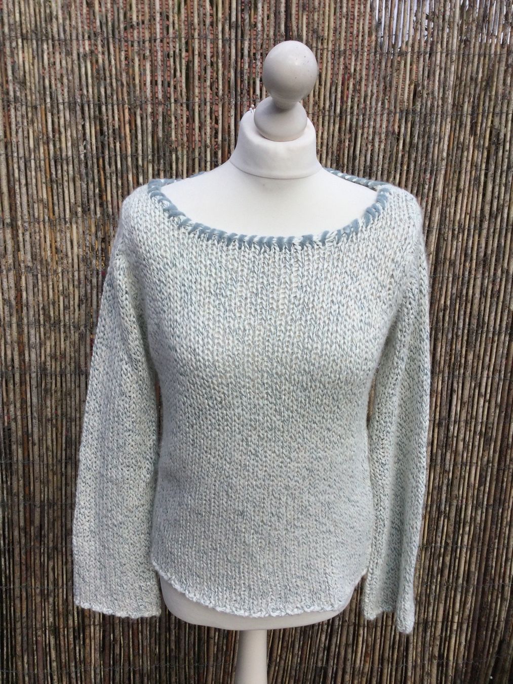 Maglioni & Felpe: Pull écru & bleu grosses mailles FRN, taille S – Usato da Agiez venduto da chouchanelle