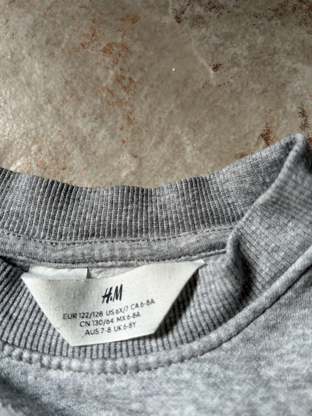 H&M Pulls et sweat-shirts: Pullover 2 Stück, Grösse 122/128 – D'occasion à Reichenburg par nanuk015 1