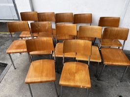 12 Horgen Glarus Forum ll Stühle Stapelstühle Holz Chrom